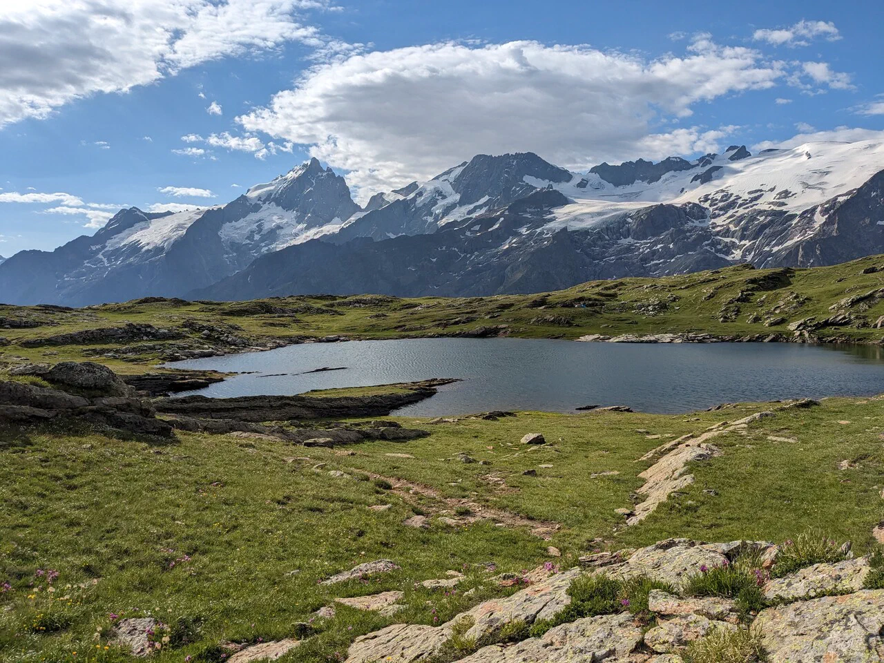 The Emparis plateau – the Noir lake in front of the Meije (left) and the Râteau (center)