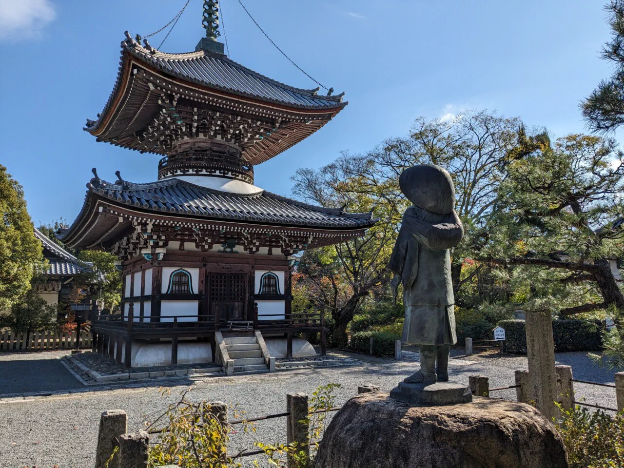 November 19th – The minimal Honpo-ji Tahoto pagoda