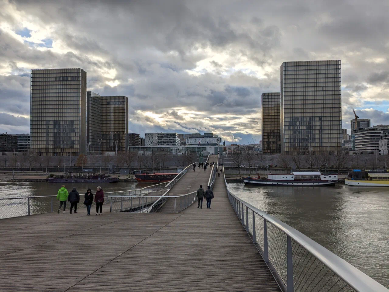December 23rd – The Simone de Beauvoir footbridge and the National Library of France